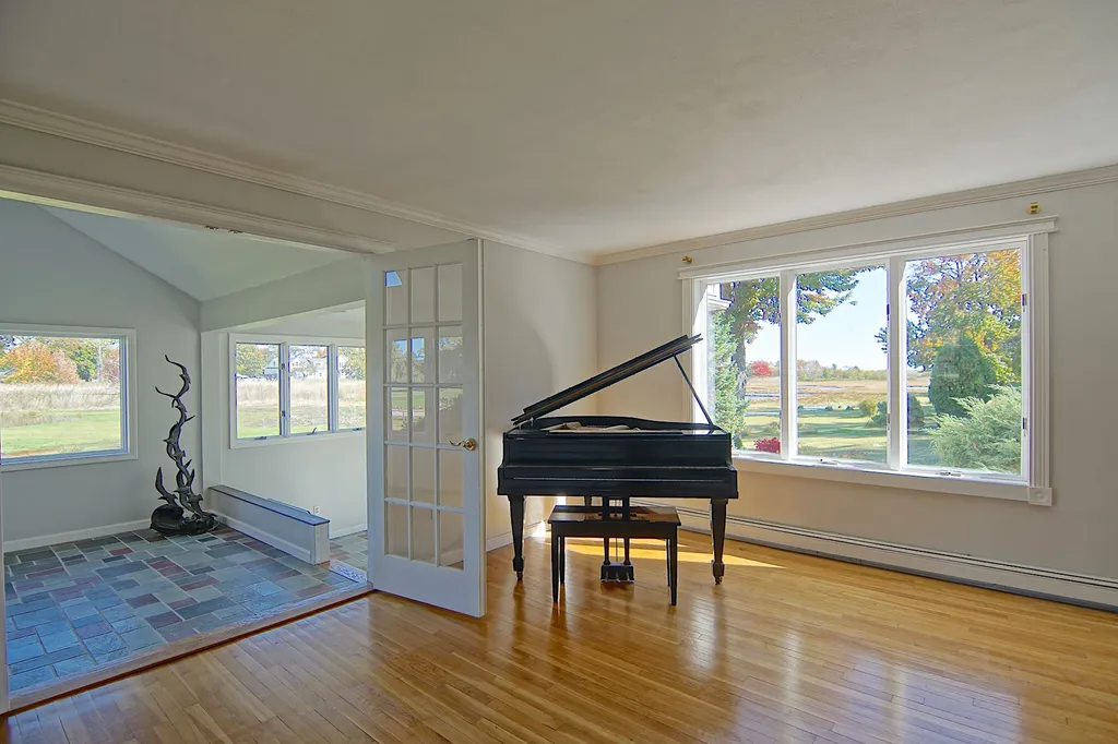 31 Old Locke Road North Hampton NH 03862