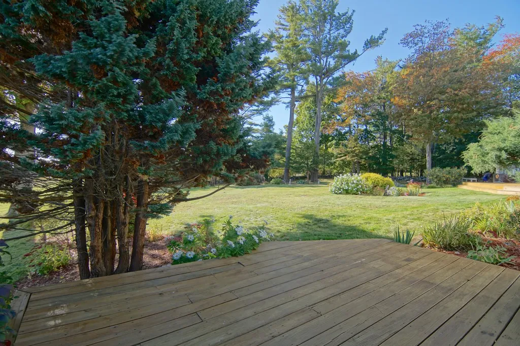 31 Old Locke Road North Hampton NH 03862