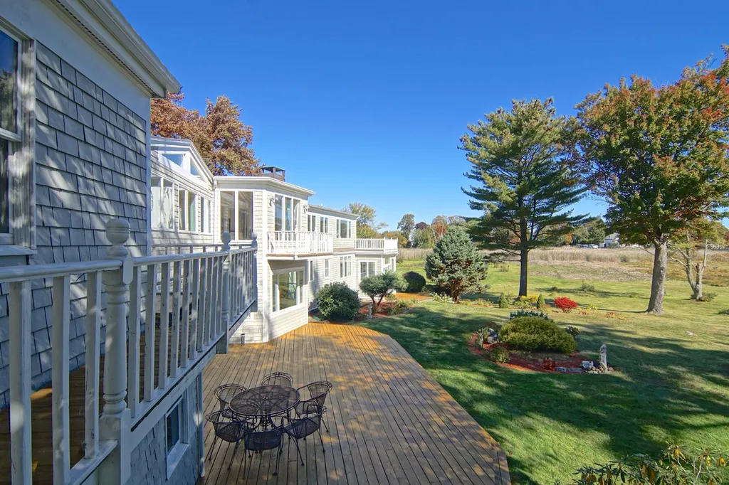 31 Old Locke Road North Hampton NH 03862