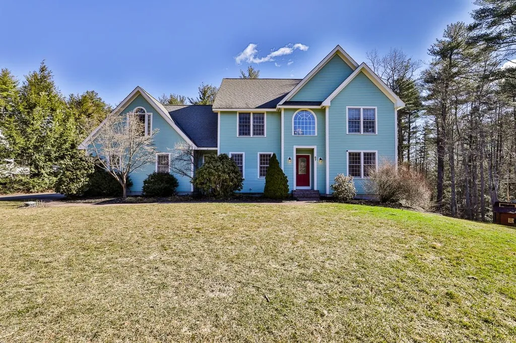 67 Green Meadow Lane Bedford NH 03110