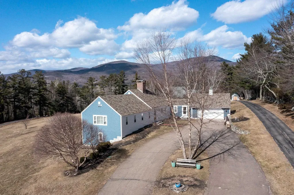 64 County Road Tuftonboro NH 03816
