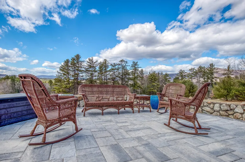 64 County Road Tuftonboro NH 03816