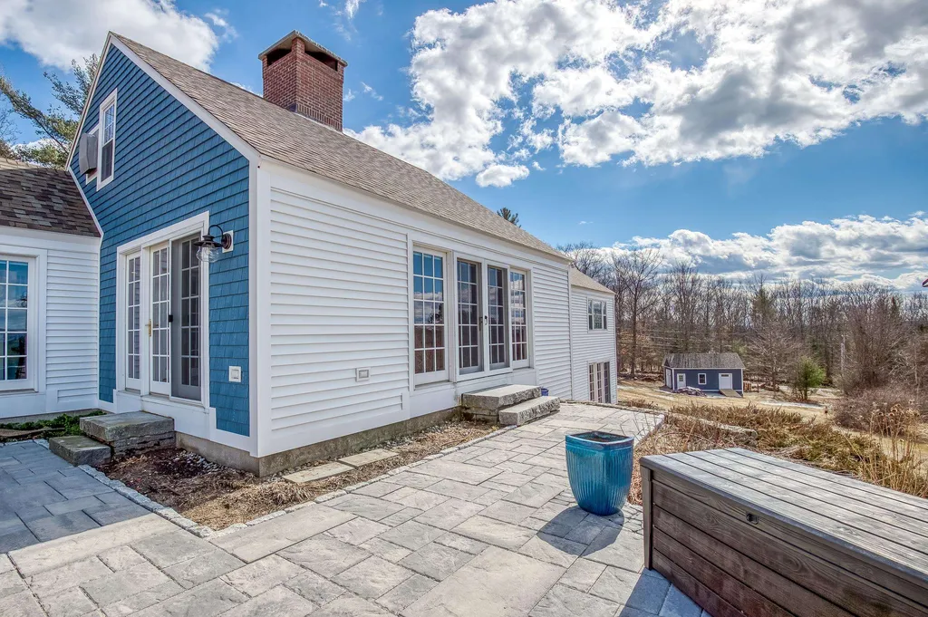 64 County Road Tuftonboro NH 03816