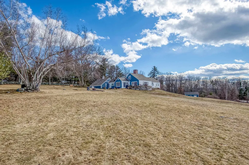 64 County Road Tuftonboro NH 03816