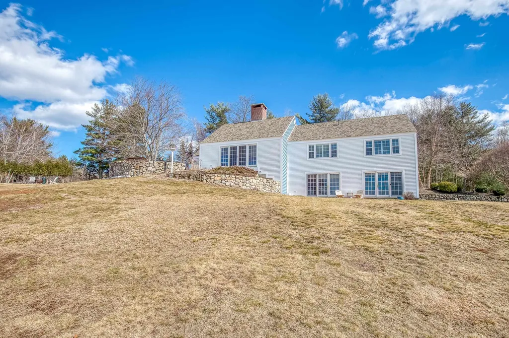 64 County Road Tuftonboro NH 03816