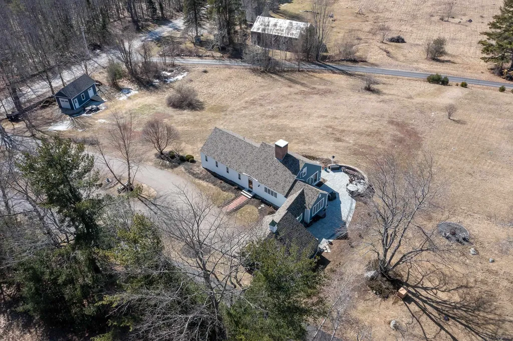 64 County Road Tuftonboro NH 03816