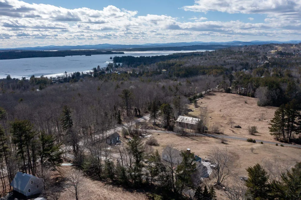 64 County Road Tuftonboro NH 03816
