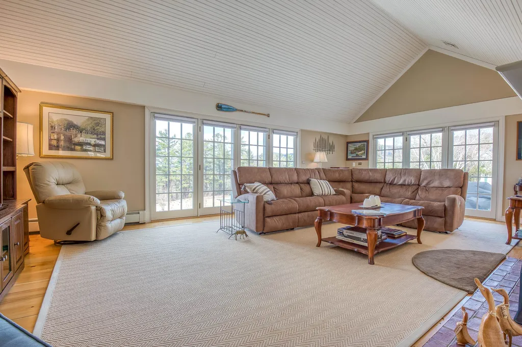 64 County Road Tuftonboro NH 03816