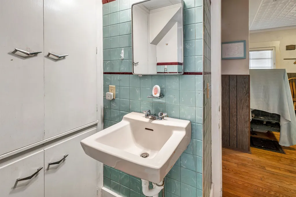 33 Adams Street Laconia NH 03246