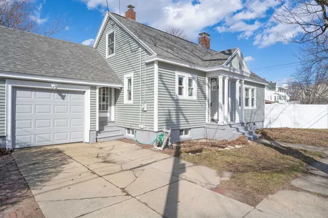 17 Roy Avenue Manchester NH 03103