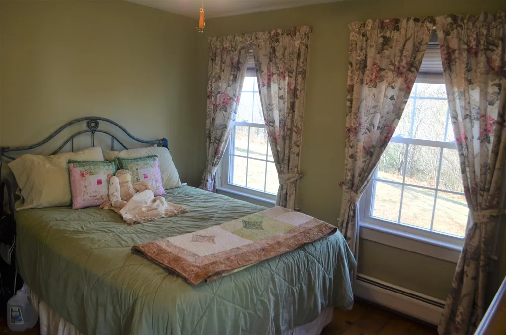 1040 Hemlock Corner Loop Henniker NH 03242
