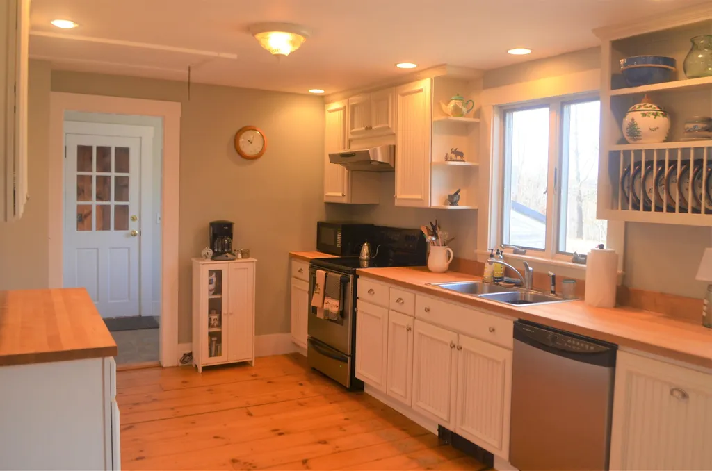1040 Hemlock Corner Loop Henniker NH 03242