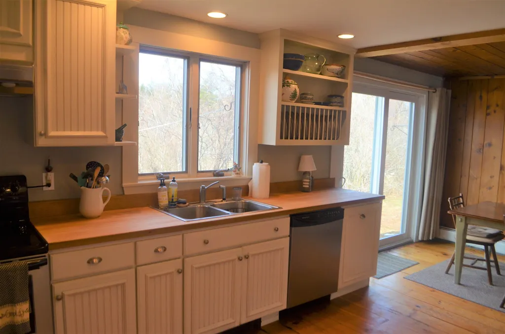 1040 Hemlock Corner Loop Henniker NH 03242