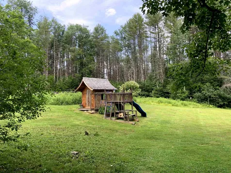 8 Old Stage Road Newfane VT 05345