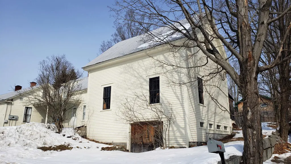 33 Park Street Henniker NH 03242