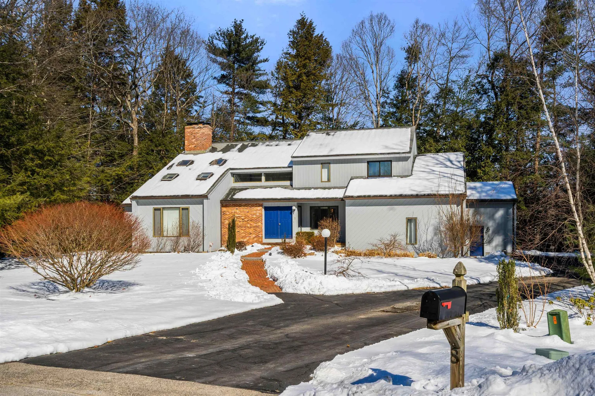 8 Quaker Court Bedford NH 03110