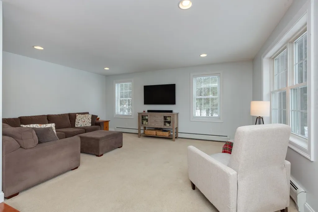 74 Peaslee Road Bow NH 03304