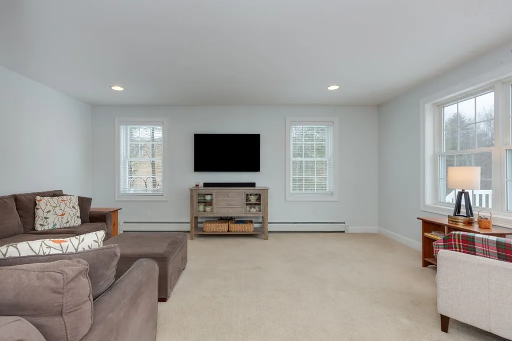74 Peaslee Road Bow NH 03304