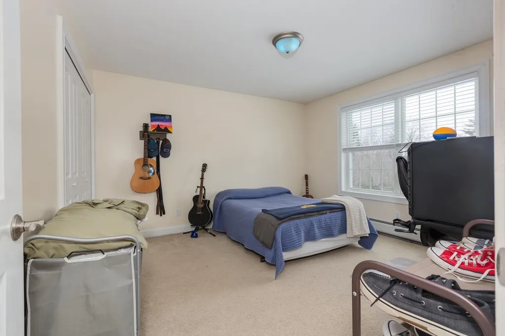 74 Peaslee Road Bow NH 03304