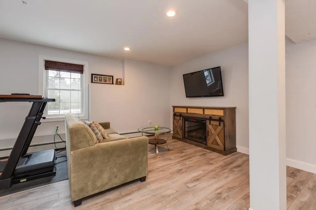 74 Peaslee Road Bow NH 03304