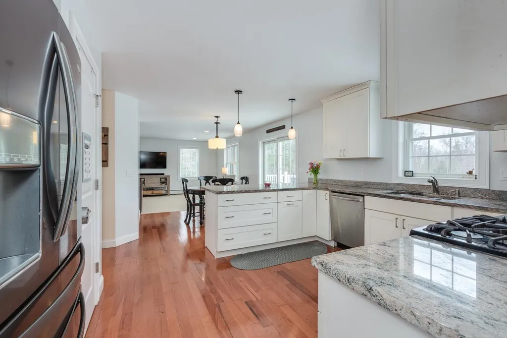 74 Peaslee Road Bow NH 03304