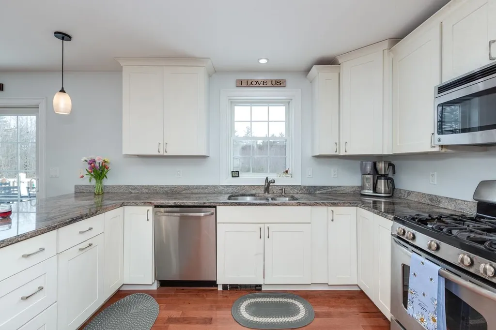 74 Peaslee Road Bow NH 03304