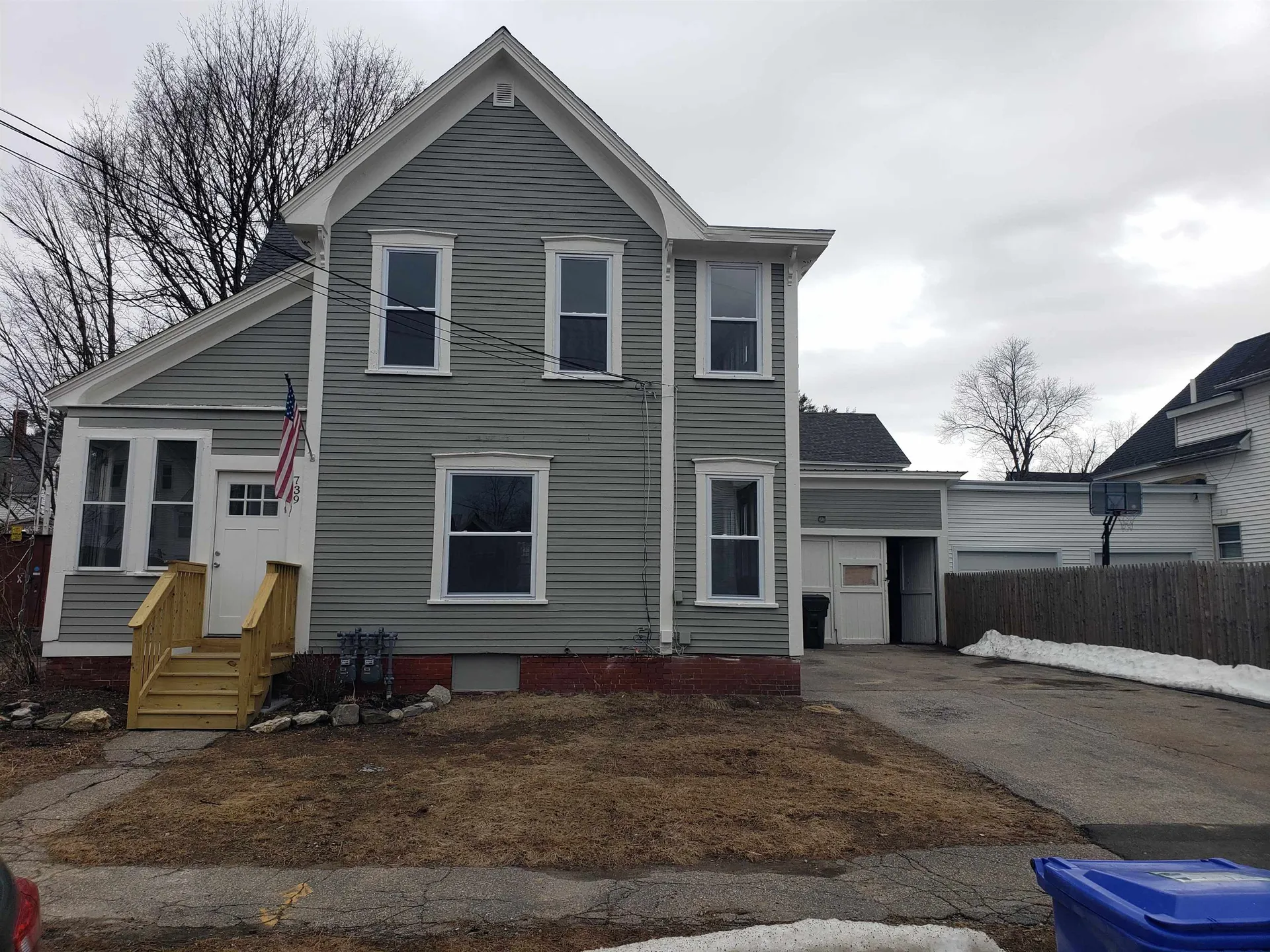 739 Hall Street Manchester NH 03104