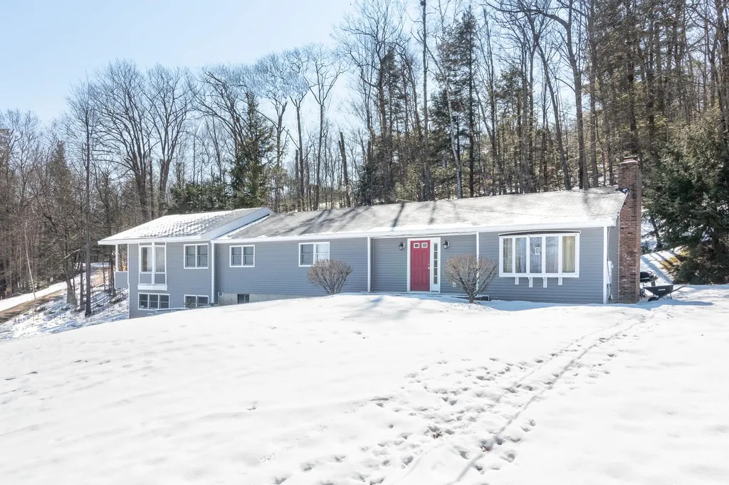 28 Hook Road Gilford NH 03249