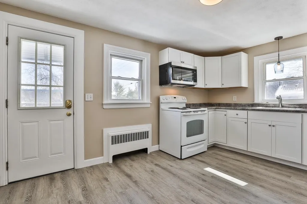 9 Sunset Lane Bedford NH 03110