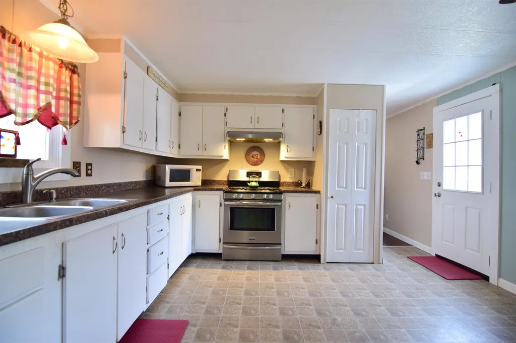 134 Estate Drive Barrington NH 03825