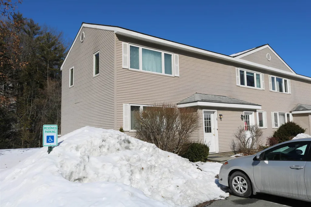 76 Colonial Drive Hartford VT 05001