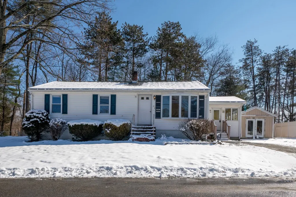 21 Maclarnon Road Salem NH 03079