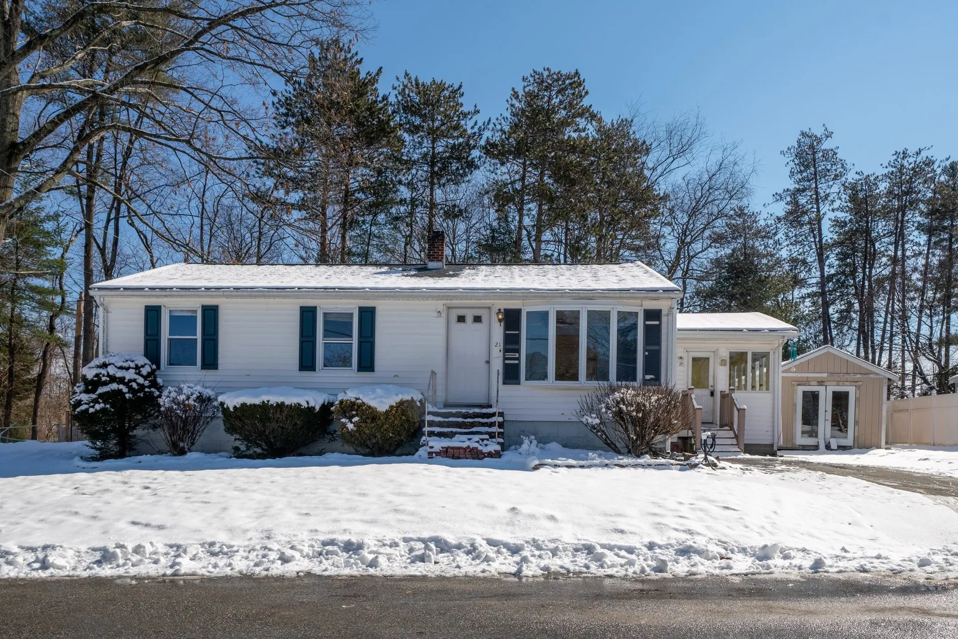 21 Maclarnon Road Salem NH 03079