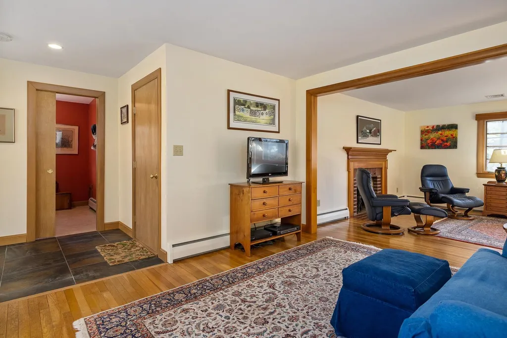 23 Pine Road North Hampton NH 03862
