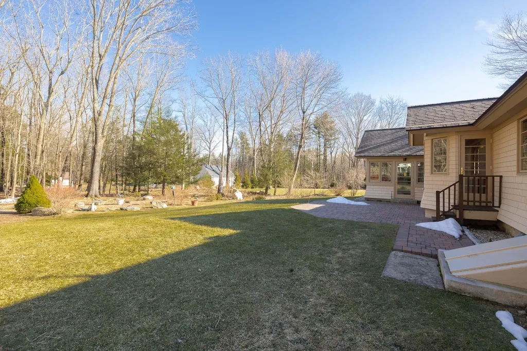 23 Pine Road North Hampton NH 03862