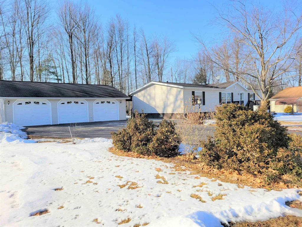 108 Hillview Circle Charlestown NH 03603