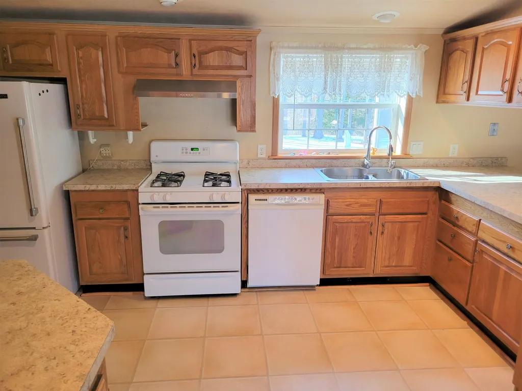 108 Hillview Circle Charlestown NH 03603