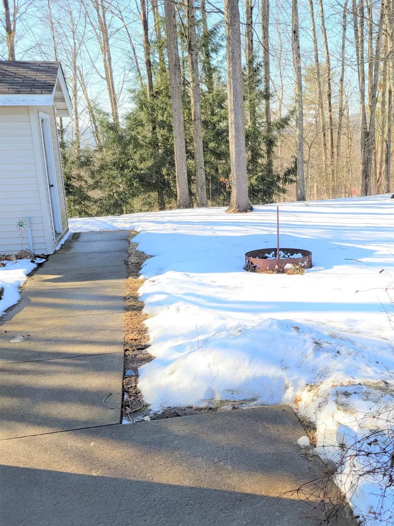 108 Hillview Circle Charlestown NH 03603