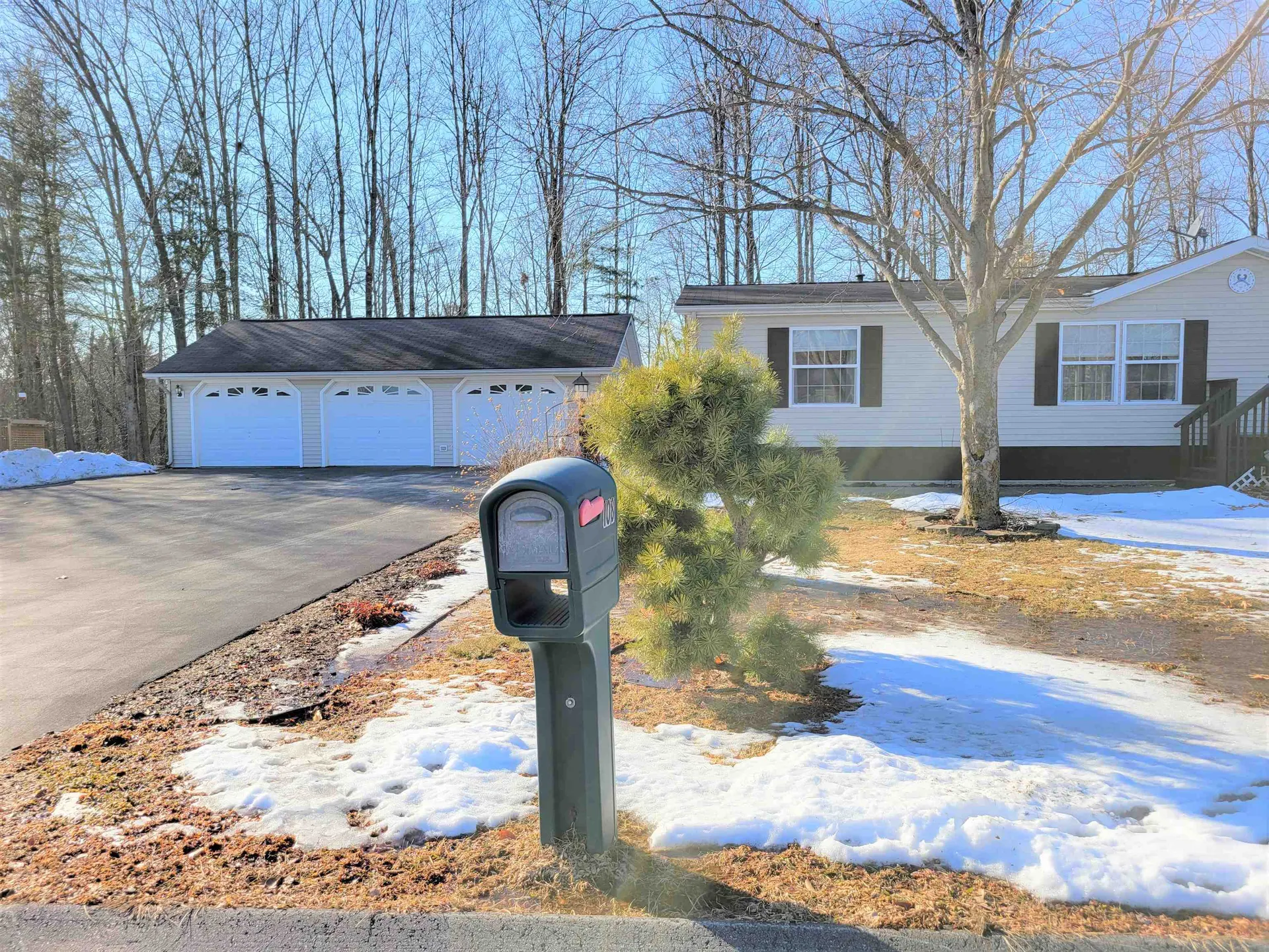 108 Hillview Circle Charlestown NH 03603