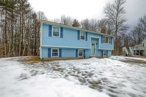 8 Campion Circle Concord NH 03303