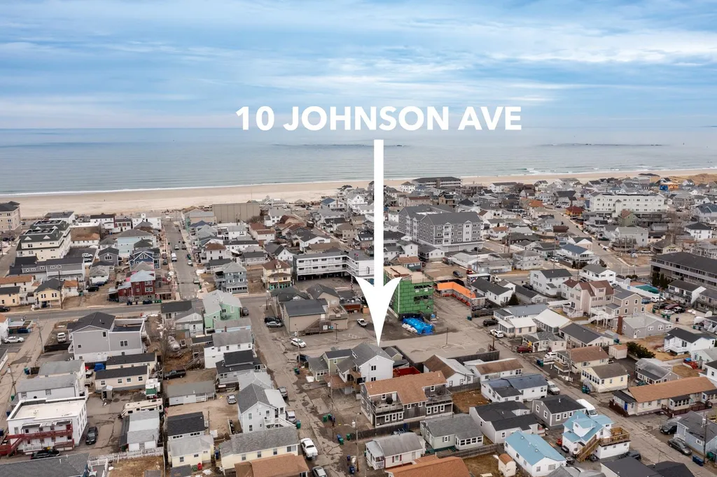 10 Johnson Avenue Hampton NH 03842