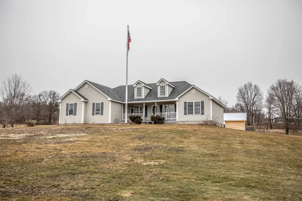 233 Bunker Hill Road Auburn NH 03032