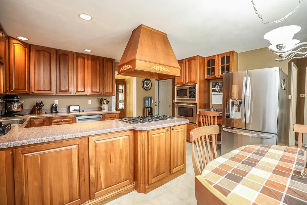 233 Bunker Hill Road Auburn NH 03032