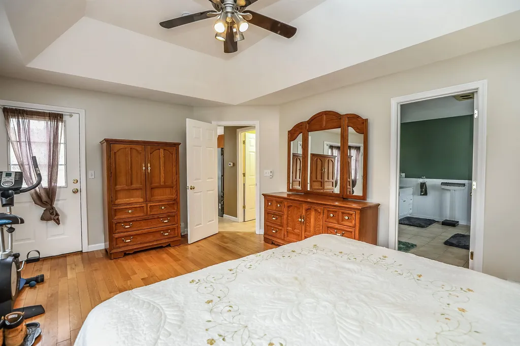 233 Bunker Hill Road Auburn NH 03032