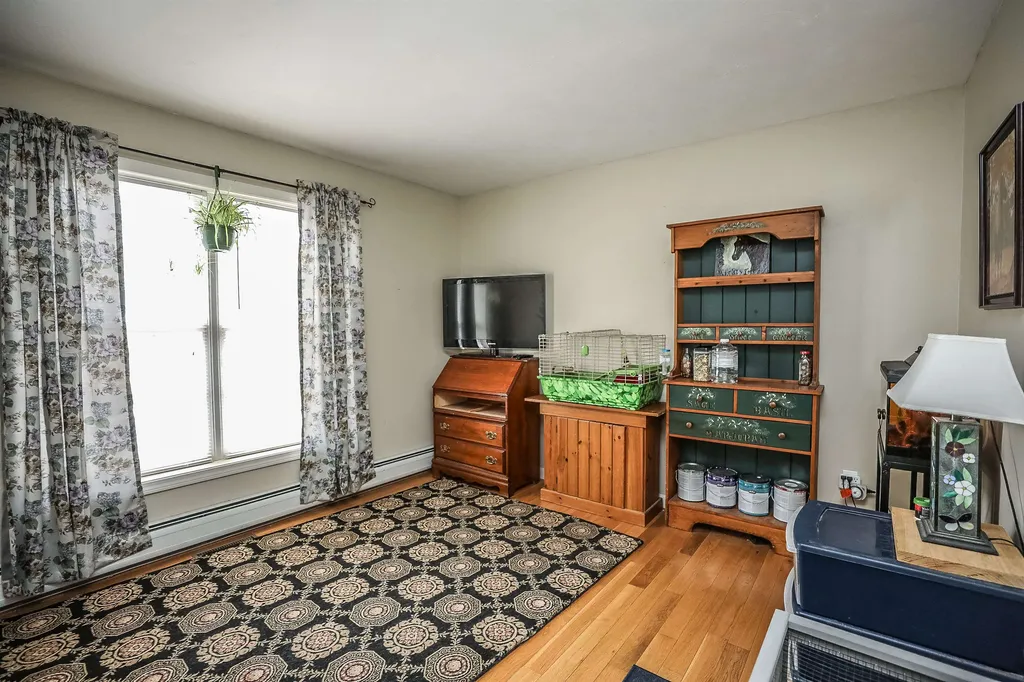 233 Bunker Hill Road Auburn NH 03032