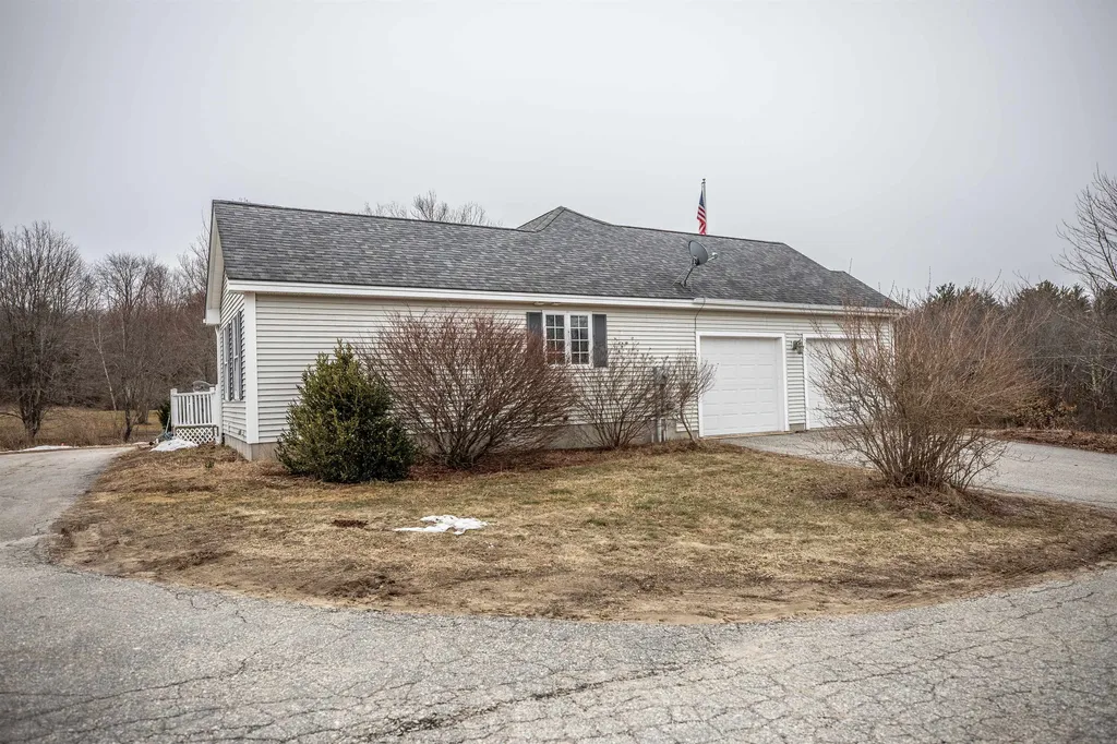233 Bunker Hill Road Auburn NH 03032