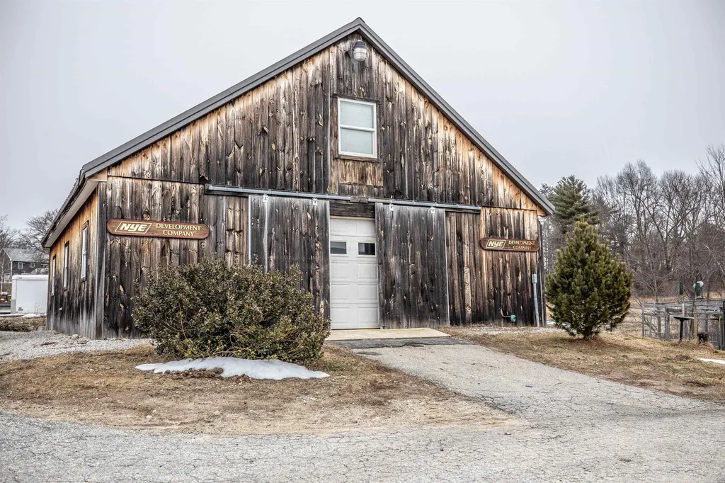 233 Bunker Hill Road Auburn NH 03032