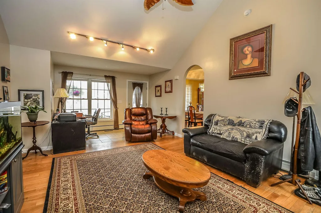 233 Bunker Hill Road Auburn NH 03032