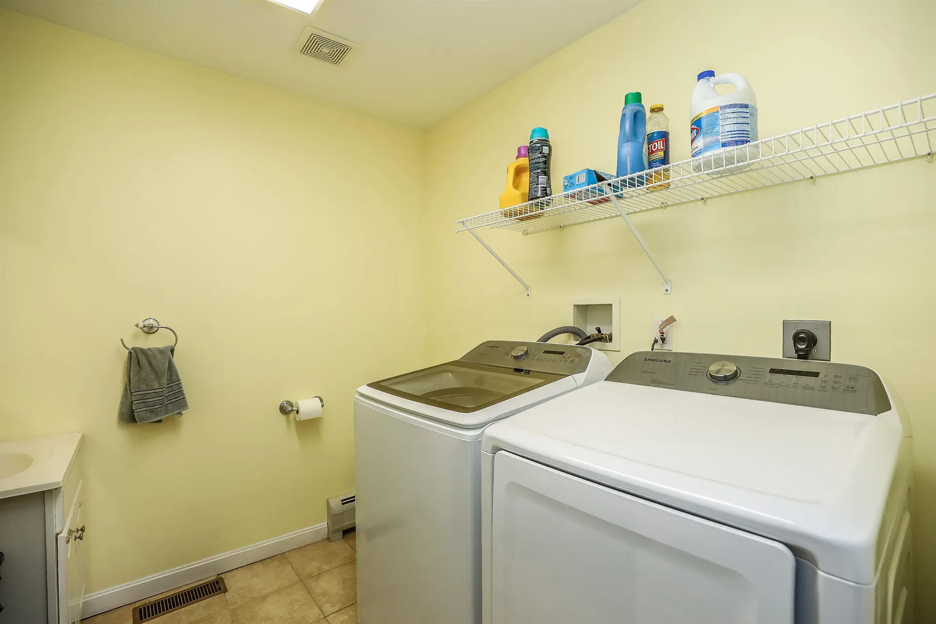 233 Bunker Hill Road Auburn NH 03032