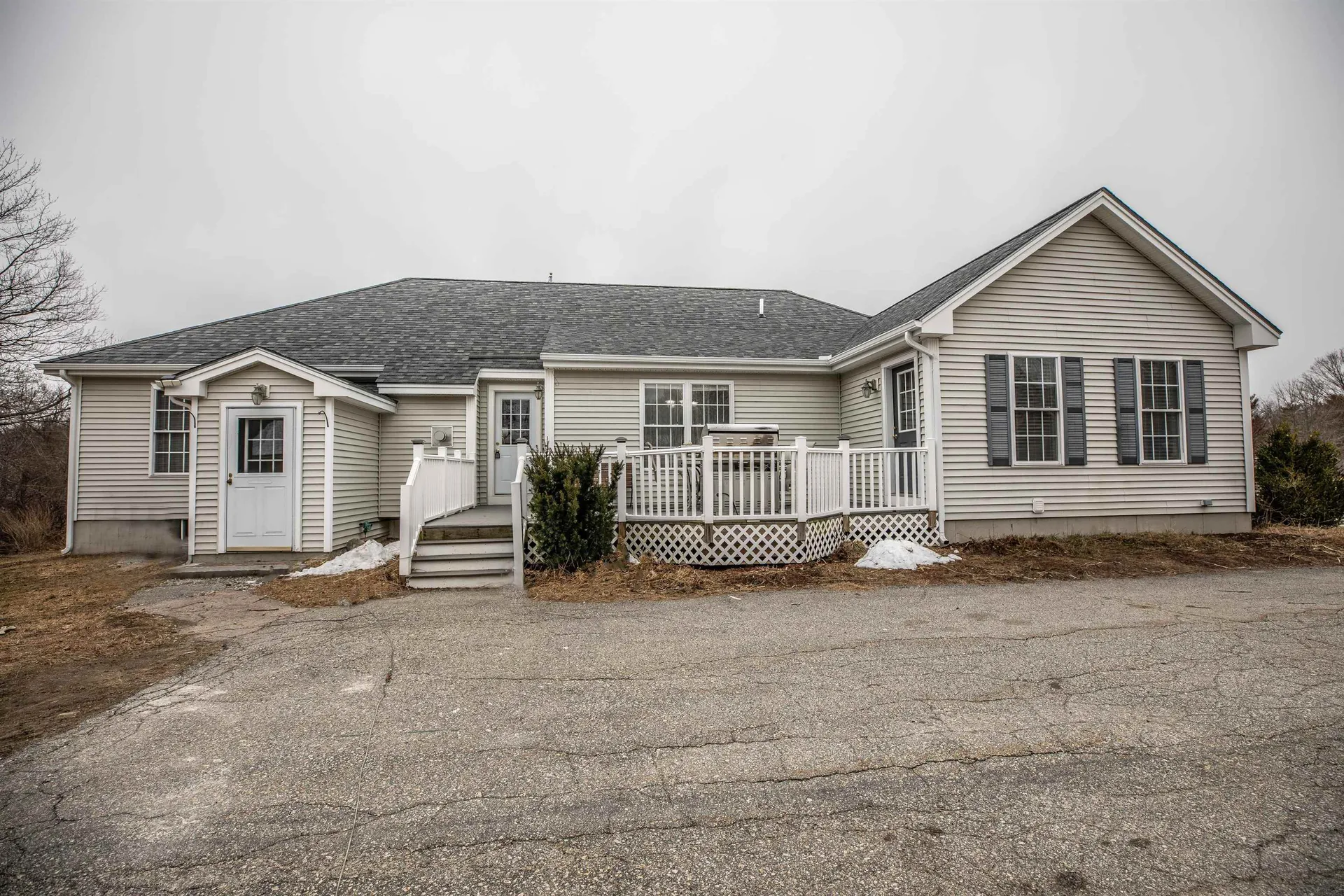 233 Bunker Hill Road Auburn NH 03032